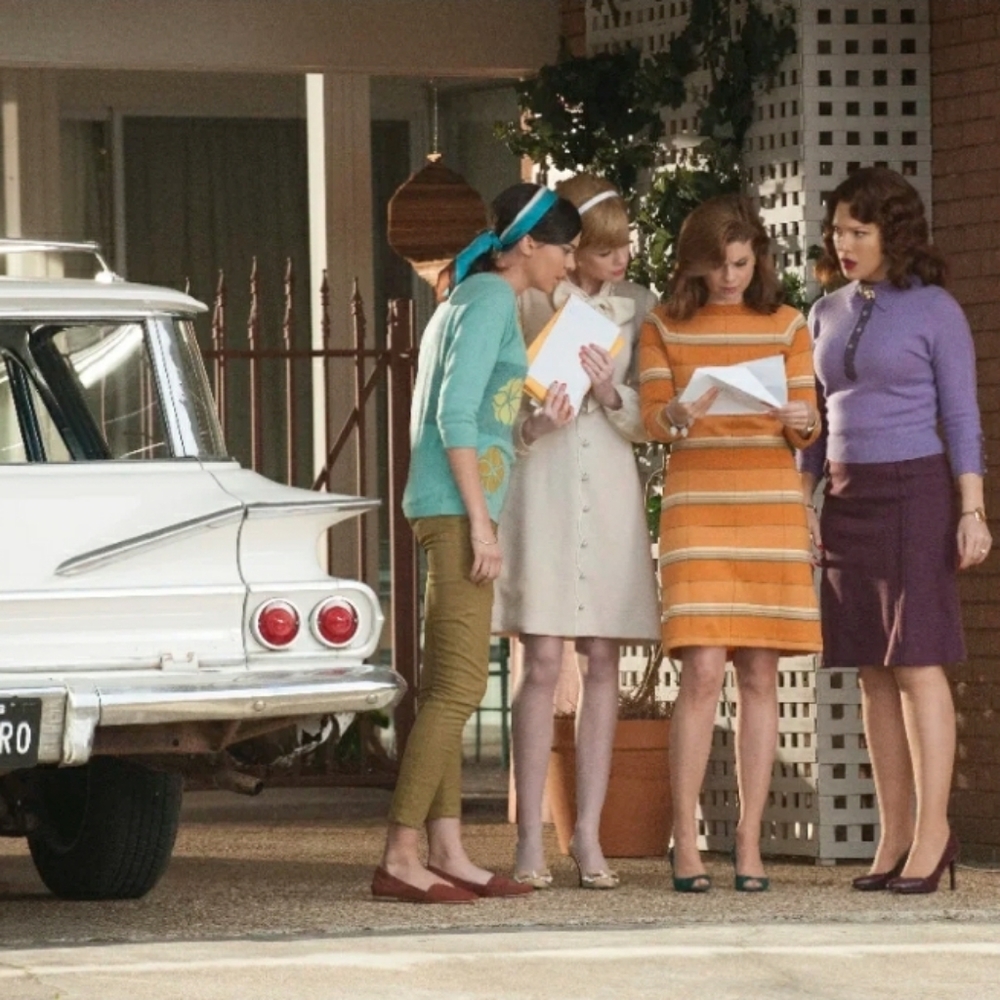 ASTRONAUT WIVES: XS Pinup mustard capris ankle pants worn by actress on show